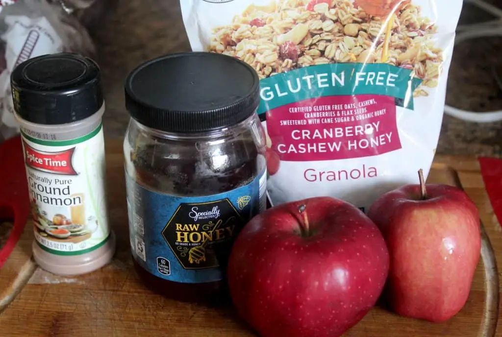These allergy-friendly baked apples are an easy allergy friendly recipe any family is sure to enjoy! Don't miss these easy gluten free baked apples!