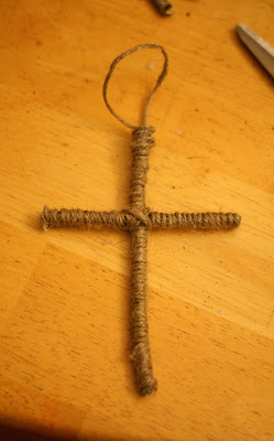 Cross, Rustic Cross, Cross Ornament, Twine Cross This stick ornament craft is the perfect rustic Christmas gift for anyone! Even better, they are incredibly easy to make with the kids or on your own. This easy rustic ornament is a must! 