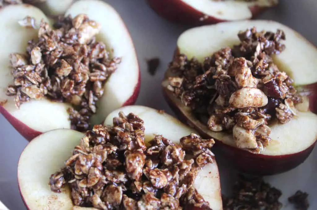 These allergy-friendly baked apples are an easy allergy friendly recipe any family is sure to enjoy! Don't miss these easy gluten free baked apples! 