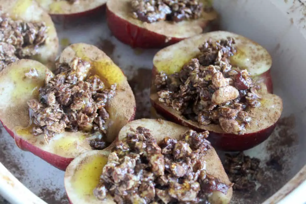 These allergy-friendly baked apples are an easy allergy friendly recipe any family is sure to enjoy! Don't miss these easy gluten free baked apples!