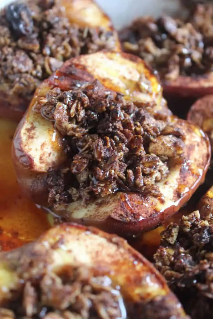 These allergy-friendly baked apples are an easy allergy friendly recipe any family is sure to enjoy! Don't miss these easy gluten free baked apples!