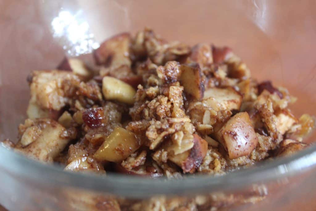 These allergy-friendly baked apples are an easy allergy friendly recipe any family is sure to enjoy! Don't miss these easy gluten free baked apples!